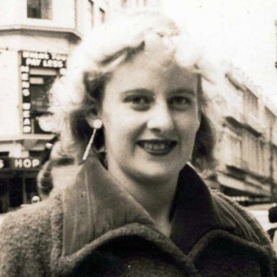 van der LUBBE: Beverley (Bev) (nee Packer)